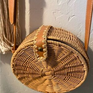 Universal Thread Tan Woven Crossbody Bag